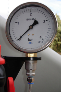 100 mm pressure gauge. of diameter scale 1-4.