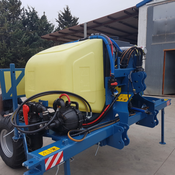 Tecnospra Europa. Depósitos auxiliares delanteros. Fertilización. Montaje